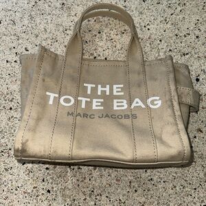 Marc Jacob’s THE CANVAS MEDIUM TOTE BAG